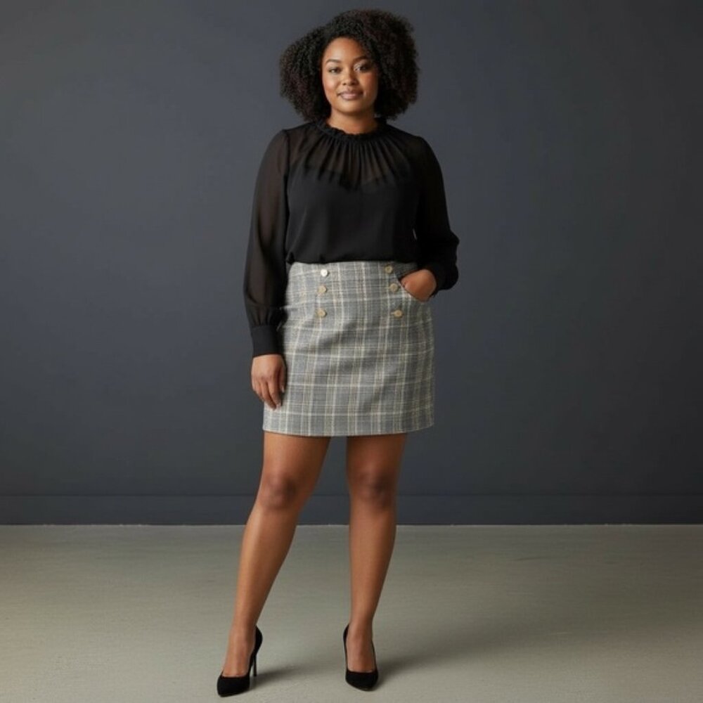 💛 H&M Plaid Pencil Skirt with Gold Buttons – Size 10